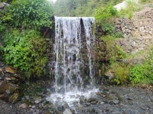 Picture of a waterfall close to Murree. Photo by Beenish Fatima, some rights reserved.