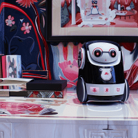 stylized_small_personal_assistant_robot_on_desk